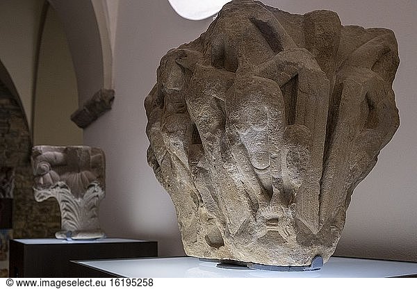 Kapitell  Steinmetzarbeit  12. Jahrhundert  aus der Kathedrale von San Pedro de Jaca  Diözesanmuseum Jaca  Huesca  Spanien.