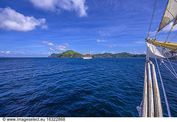 Karibik  Antillen  Kleine Antillen  Grenadinen  Bequia  Segelschiff<br />