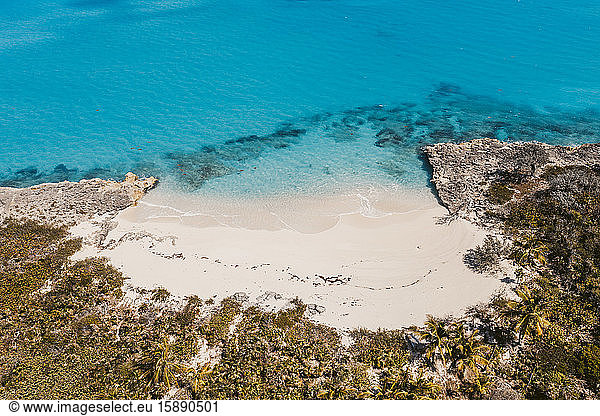 Karibik  Bahamas  Exuma  Drohnenansicht von Pretty Molly Beach