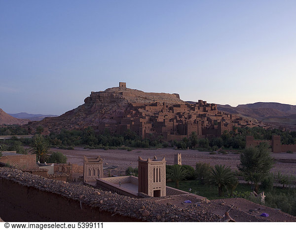 Kasbah Ait Benhaddou bei Sonnenaufgang  UNESCO Weltkulturerbe  Ait Benhaddou  Marokko  Nordafrika  Afrika