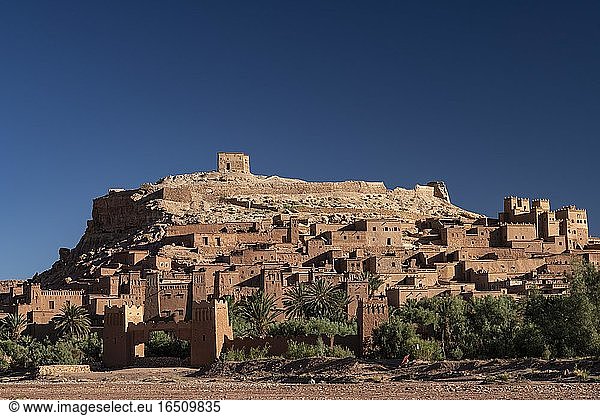 Kasbah Ait Benhaddou  größte Berberfestung  befestigtes Berberdorf  Ksar mit Lehmburgen  Kasbahs  Tighremt  Südmarokko  Marokko  Afrika