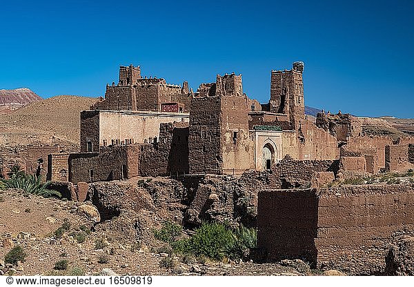 Kasbah Tamdakht befestigtes Berberdorf Ksar mit Lehmburgen Kasbahs Tighremt Südmarokko Marokko Afrika