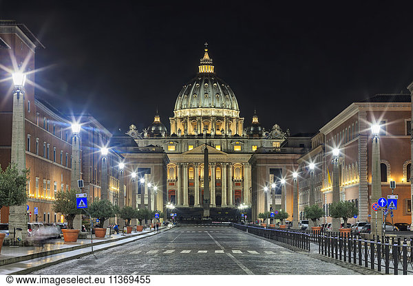 Kathedrale am Petersplatz  Rom  Italien