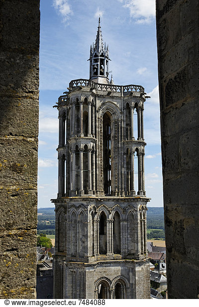 Kathedrale Notre-Dame de Laon  Blick auf südlichen Turm am Seitenschiff  Laon  Via Francigena  Frankenstraße  Departement Aisne  Region Picardie  Frankreich  Europa