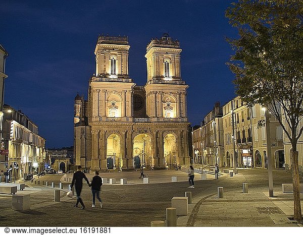 Kathedrale Saint Marie  Place de la Republique  Auch  Departement Gers  Okzitanien  Frankreich.