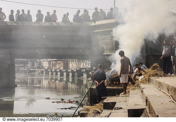 Kathmandu  Hauptstadt  Fluss  Heiligkeit  Nebenfluß  Hinduismus  Ganges  Asien  Nepal  Pashupatinath