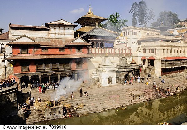 Kathmandu  Hauptstadt  Fluss  Heiligkeit  Nebenfluß  Hinduismus  Ganges  Asien  Nepal  Pashupatinath