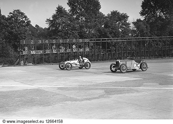 Kay Petres Austin OHC 744 cc  LCC-Staffel-GP  Brooklands  26. Juli 1937. Künstler: Bill Brunell.