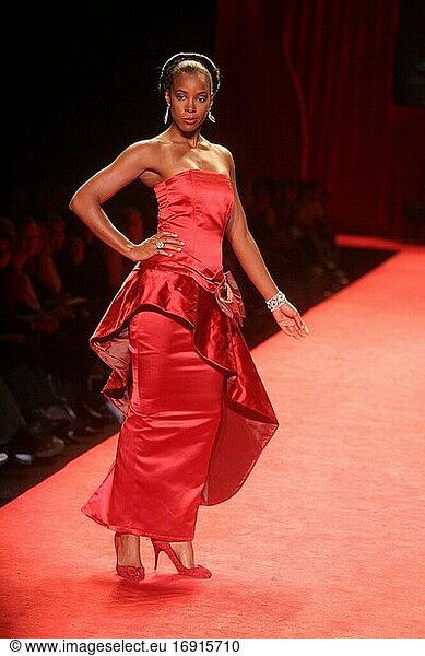 KELLY ROWLAND 2006.THE HEART TRUTH' RED DRESS COLLECTION FASHION SHOW AT BRYANT PARK.Photo By John Barrett/PHOTOlink.net..