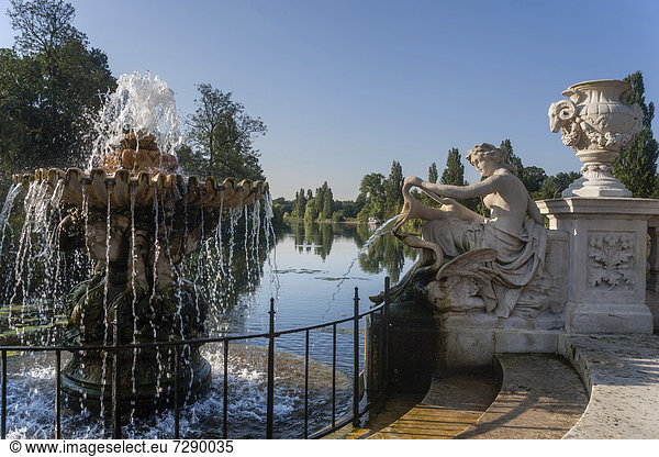 Kensington Gardens  italienischer Park  Springbrunnen  Nymphe  London  England  Großbritannien  Europa