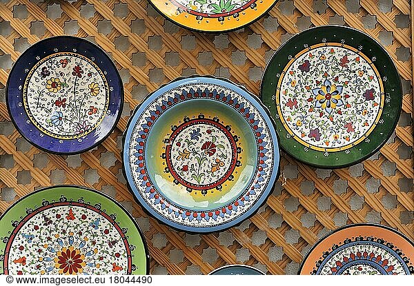 Keramikteller  Andenken  Souvenirs  Cordoba  Provinz Cordoba  Andalusien  Spanien  Europa