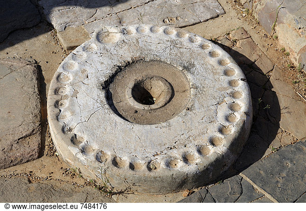 Kernos  Opferstein  Minoischer Palast von Malia  Kreta  Griechenland  Europa