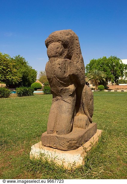 Khartoum Hauptstadt Löwe Panthera leo Mann Skulptur Angriff angreifen Museum Sudan