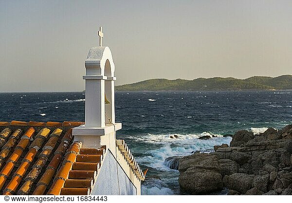 Kirche auf Spetses  Saronische Inseln  Region Attika  Ägäische Küste  Griechenland