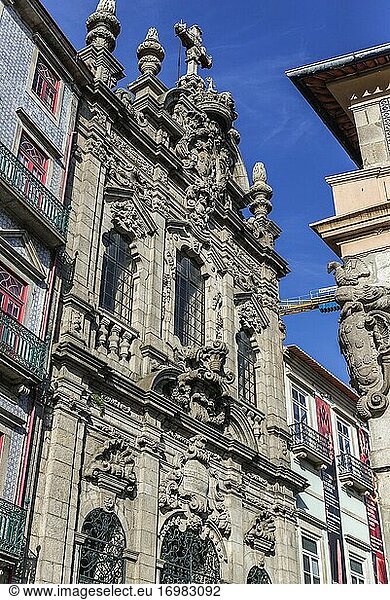 Kirche der Barmherzigkeit von Porto (Santa Casa da Misericordia von Porto) in der Stadt Porto auf der Iberischen Halbinsel  der zweitgrößten Stadt Portugals.