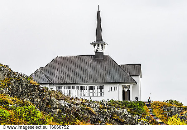 Kirche in Holmavik  Teil der Gemeinde Strandabyggo  und hat 375 Einwohner. In Holmavik befindet sich das Museum für isländische Zauberei und Hexerei; Strandabyggo  Westfjorde  Island