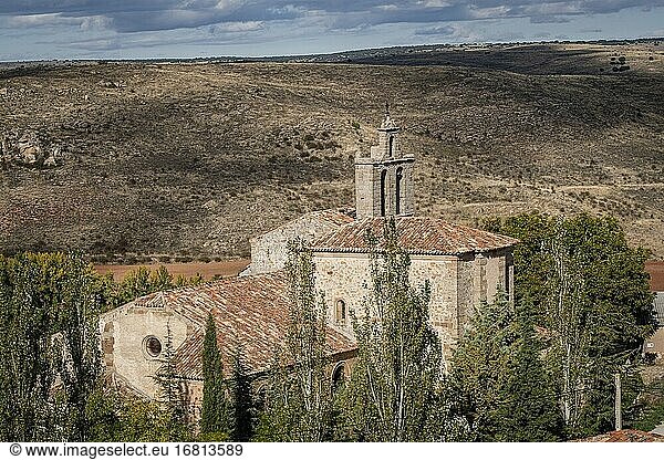 Kirche San Bartolomé  Tempel im romanischen Stil  Atienza  Provinz Guadalajara  Kastilien-La Mancha  Spanien.