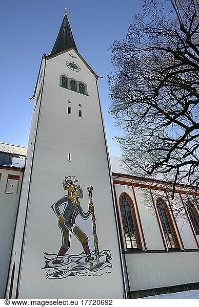 Kirchturm mit Bemalung  Christusträger  Christophorus trägt das Jesuskind über das Wasser  Kirche St. Pelagius  Weitnau  Allgäu  Bayern  Deutschland  Europa