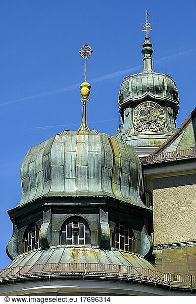 Kirchturm mit Uhr  Stadtpfarrkirche St. Peter und Paul  Dom des Westallgäus?  neobarocke Kirche von 1914  Lindenberg  Allgäu  Bayern  Deutschland  Europa
