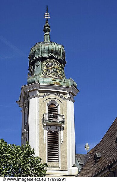 Kirchturm mit Uhren  Stadtpfarrkirche St. Peter und Paul  Dom des Westallgäus?  neobarocke Kirche von 1914  Lindenberg  Allgäu  Bayern  Deutschland  Europa