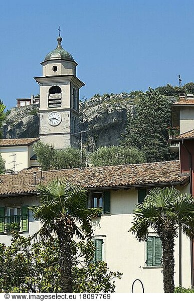 Kirchturm von Torbole  Trentino  Italien  Europa