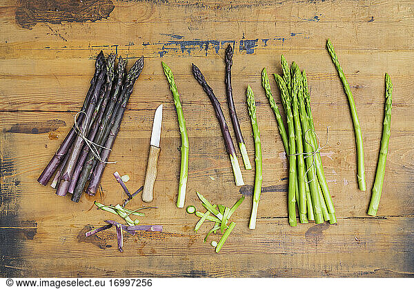 Kitchen knife and fresh asparagus stalks