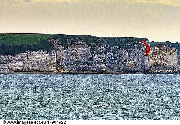 Kitesurfers in front of high cliffs  Fécamp  Fecamp  Alabaster Coast  English Channel  Normandy  France  Europe