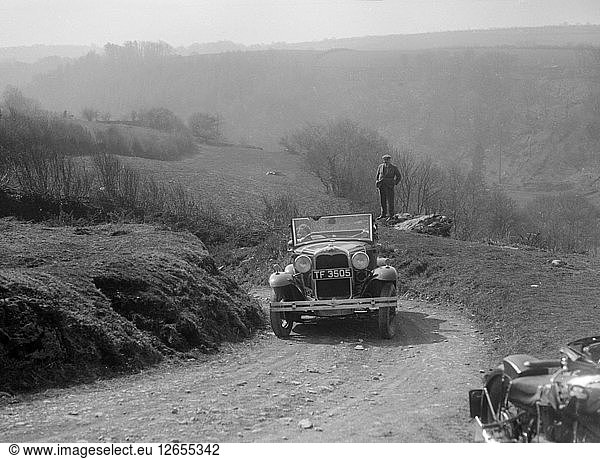 Kitty Brunell fährt einen 1930er 2-Sitzer Ford Model A 1931. Künstler: Bill Brunell.