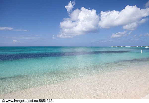 Klare Gewässer der Karibik  Grand Cayman  Kaimaninseln