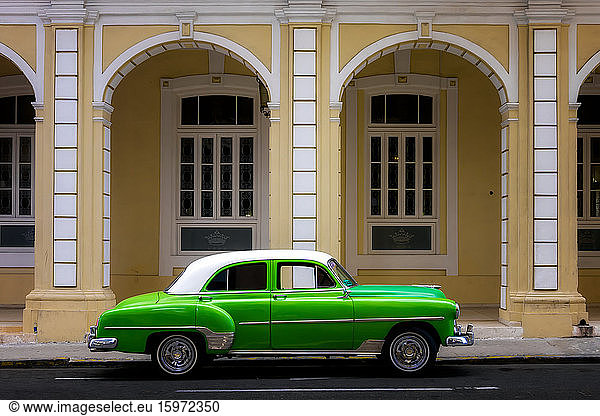 Klassischer Oldtimer  Altstadt  Havanna  Kuba  Westindien  Karibik  Mittelamerika