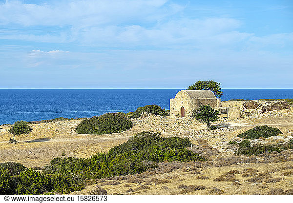 Kleine griechische Kapelle an der Küste  Tatlisu  Zypern
