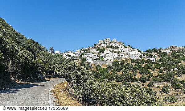 Kleines Dorf auf einem Hügel  Emporios  Nisyros  Dodekanes  Griechenland  Europa
