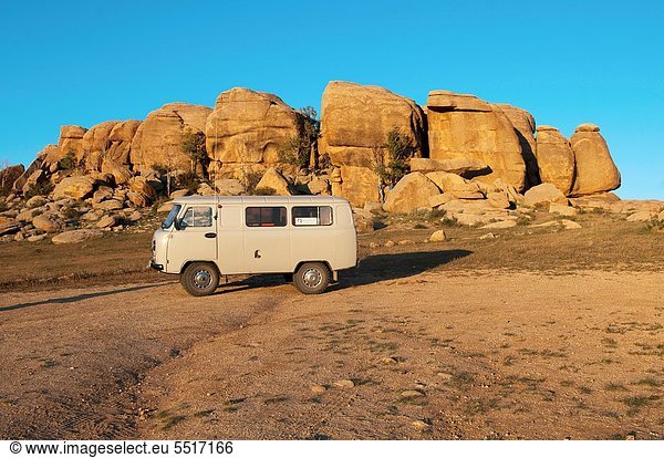 Kleintransporter  Wüste  Mongolei  russisch  Lieferwagen