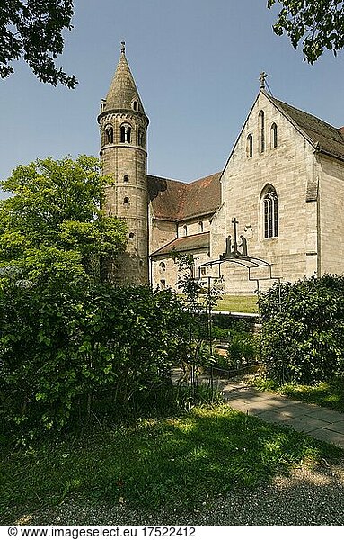 Kloster Lorch  Kirchturm  Klostergarten  Lorch  Baden-Württemberg  Deutschland  Europa
