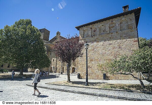 Kloster San Salvador von Leyre im spanischen Navarra am 22. August 2020. Gesamtansicht des Klosters San Salvador von Leyre im spanischen Navarra.