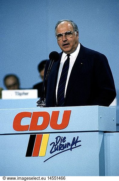 Kohl  Helmut  3.4.1930 - 16.6.2017  deut. Politiker (CDU)  Bundeskanzler 1982 - 1998  Halbfigur  am Rednerpult Kohl, Helmut, 3.4.1930 - 16.6.2017, deut. Politiker (CDU), Bundeskanzler 1982 - 1998, Halbfigur, am Rednerpult,