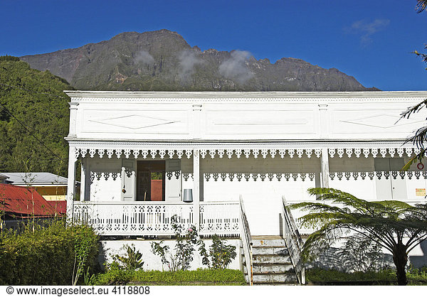 Koloniale Architektur in Hell-Bourg  Vulkankessel Cirque de Salazie  Insel La Reunion  Frankreich  Afrika