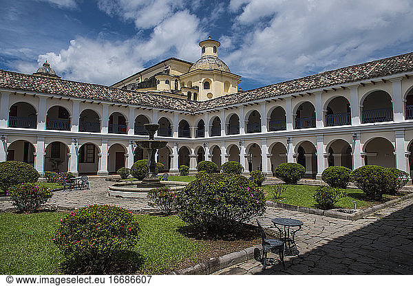 Kolonialer Innenhof in Popayan in Kolumbien