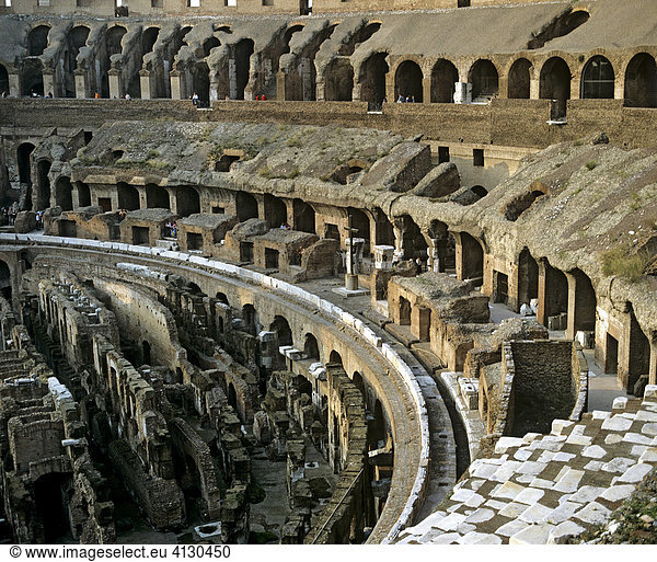 Kolosseum  Arena  Innenraum  Unterkellerung  Amphitheater  Rom  Italien