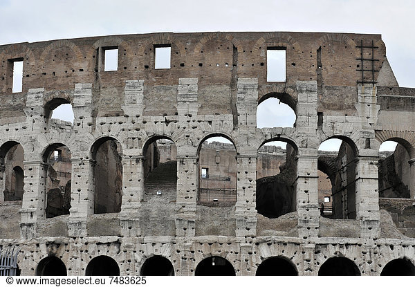 Kolosseum  Colosseum  Amphitheater  erbaut 72 n. Chr. durch Vespasian  Rom  Latium  Italien  Europa