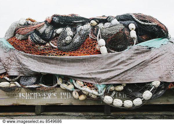 Kommerzielle Fischernetze gestapelt am Hafen von Fisherman's Wharf  Seattle.