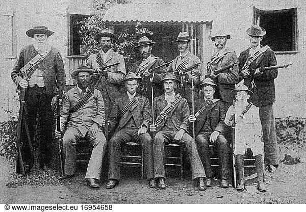 Konflikt zwischen England und Transvaal. Ein Bure mit seinen zehn Söhnen  bewaffnet und bereit zur Verteidigung. Antike Illustration. 1899.