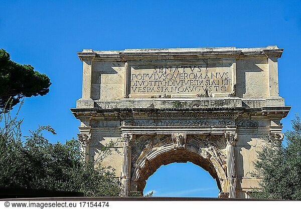 Konstantinbogen in der Nähe des Kolosseums in Rom  Italien