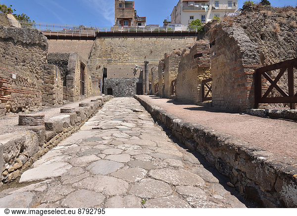 Kopfsteinpflaster Pflasterstein Pflaster Europa Schutz Weg Straße unterhalb Stadt Fernverkehrsstraße Vulkanausbruch Ausbruch Eruption Archäologie Architektur Geschichte Ruine Bürgersteig reparieren Durchgangsstraße Fußgänger aufheben Golf von Neapel Italienisch Italien Hauptstraße Neapel römisch Tourismus