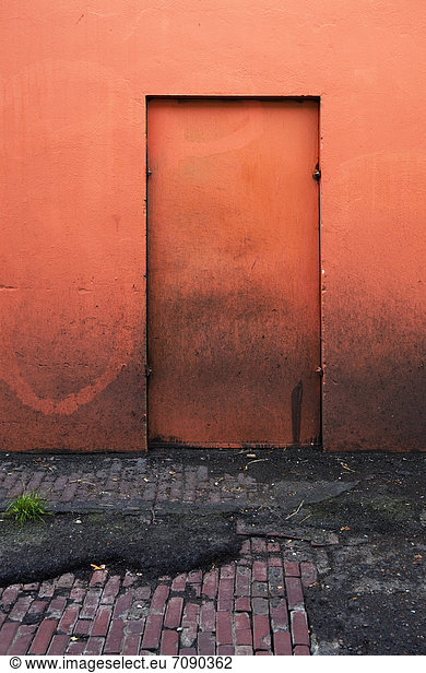 Kopfsteinpflaster  Wand  Tür  klein  Gasse  Großstadt  Ziegelstein