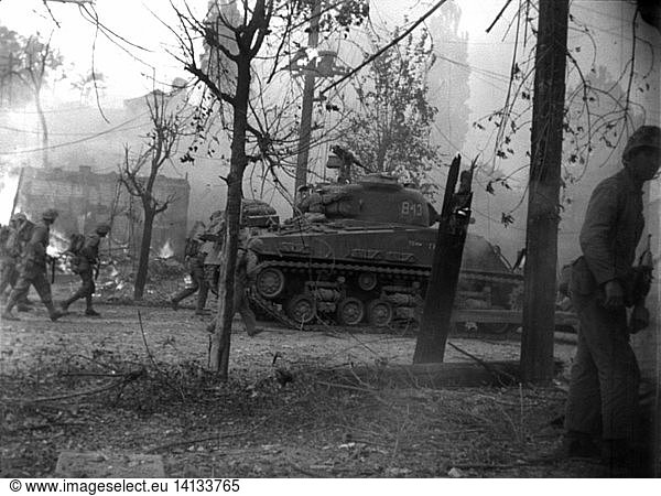 Korean War  UN Troops Fighting around Seoul