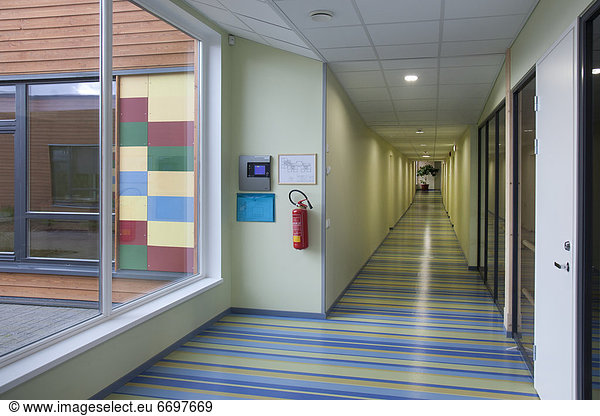 Korridor  Korridore  Flur  Flure  Farbaufnahme  Farbe  Schule