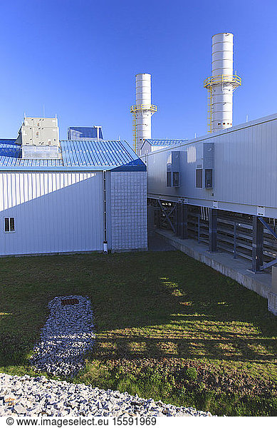 Kraft-Wärme-Kopplungsanlage mit Abgasschornsteinen