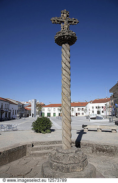 Kreuz auf dem Stadtplatz Castelo Branco Portugal 2009. Künstler: Samuel Magal