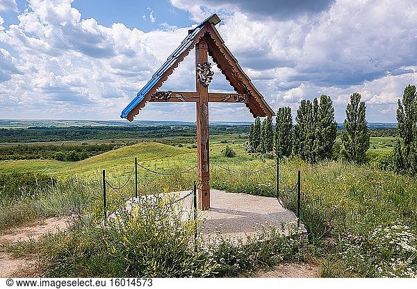 Kreuz auf einem der Hügel von Suta de Movile - The Hundred Hills - Naturschutzgebiet im Bezirk Riscani in Moldawien.